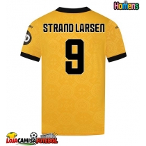 Camisa de Futebol Wolves Jorgen Strand Larsen #9 Equipamento Principal 2025-26 Manga Curta
